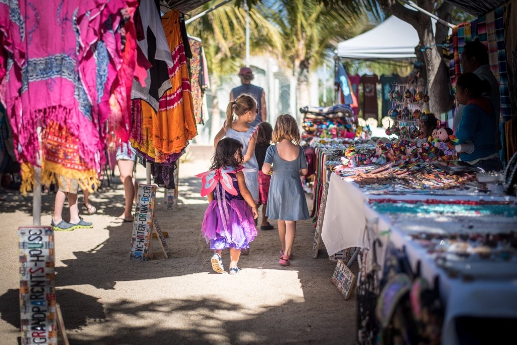 Kids at the Baja Beans market